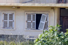 Occupazione abusiva di una casa vacanze o altro alloggio turistico, cosa rischia chi occupa e come si può difendere l'host