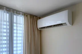 climatizzatore vicino a finestra chiusa
