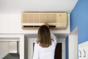 Quanto fa risparmiare spegnere l'aria condizionata quando si è fuori casa?