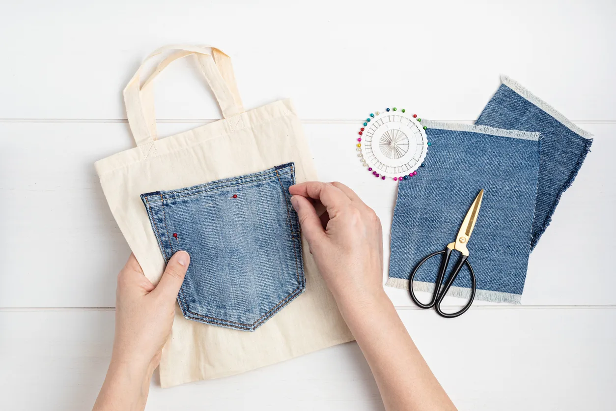 Cos'è l'upcycling e come farlo in casa upcycling vecchi jeans jpg