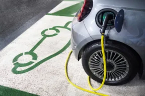 Auto elettrica nel box condominiale: l'amministratore può vietare la ricarica?