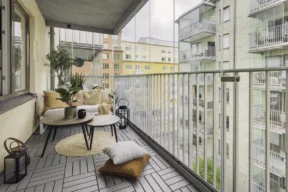 Parapetto del balcone troppo basso: si può alzare senza il consenso del condominio?