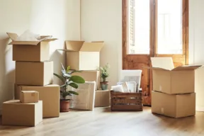 casa con scatole per un trasloco