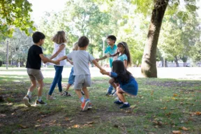bambini che giocano