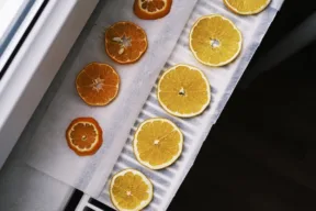 Come essiccare la scorza di limone e arancia per profumare la casa