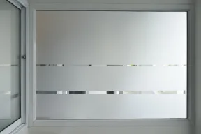porta con vetro opaco