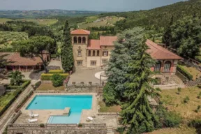 Una tenuta del '300 nel cuore del Chianti è in vendita a 12 milioni di euro