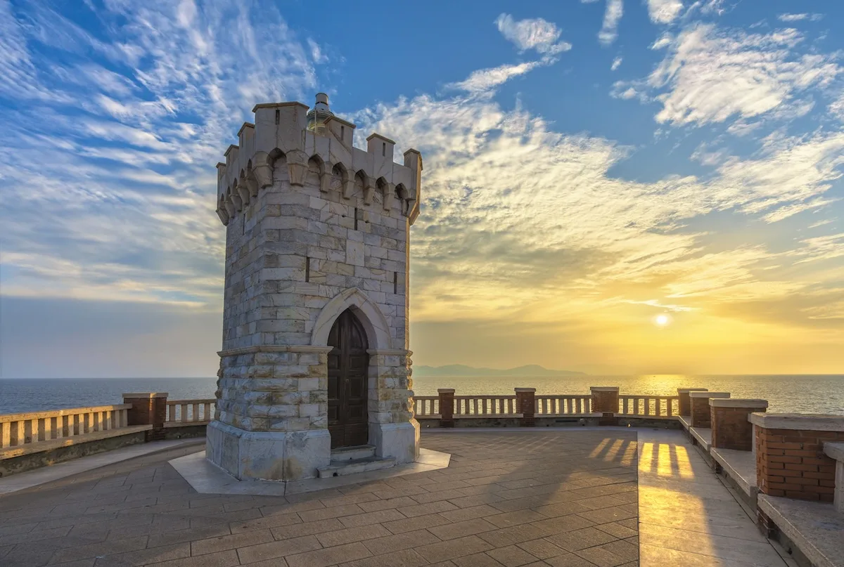faro di piomibno jpg