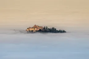 piticchio nella nebbia