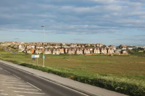 case vicino alla strada